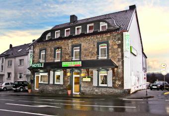 Hotel Schwan allows 18 year olds to book a room