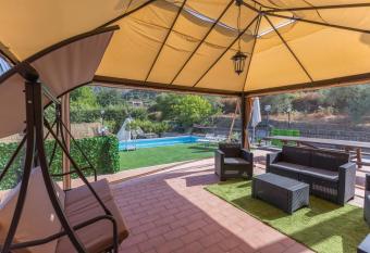 Villa Orlando Furioso has Balcony rooms