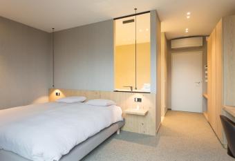 Hotel Den Berg allows 18 year olds to book a room