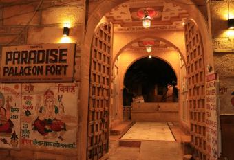 Hotel Paradise has Balcony rooms