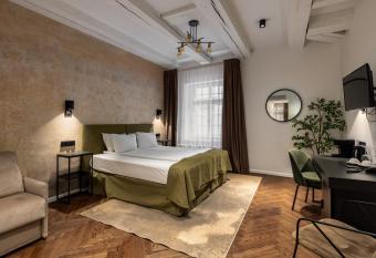 Konventa S  ta Hotel Keystone Collection allows 18 year olds to book a room