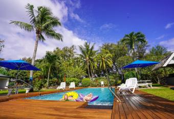 The Black Pearl Beachside Apartments has Balcony rooms