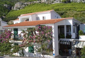 Apartments Ostojic has Balcony rooms