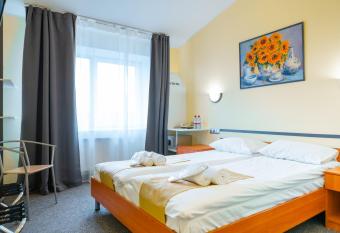 Apart Hotel Tomo FREE PARKING allows 18 year olds to book a room