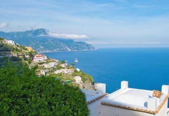 L Antico Borgo Dei Limoni allows 18 year olds to book a room