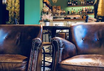 Winederful Hostel & Caf   allows 18 year olds to book a room