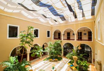 Hotel Merida allows 18 year olds to book a room