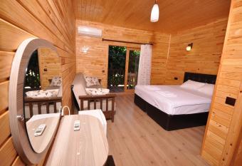 Cesur Pansiyon has Balcony rooms