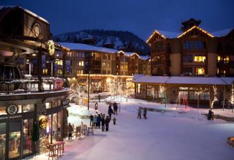 The Village Lodge has Balcony rooms