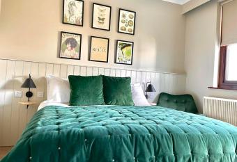 No: 1 The Esplanade Guest Accommodation. has Balcony rooms