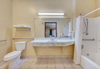 Super 8 by Wyndham Weslaco has rooms with a private hot tub