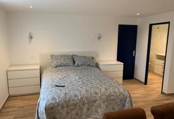 Le gite des mariniers allows 18 year olds to book a room