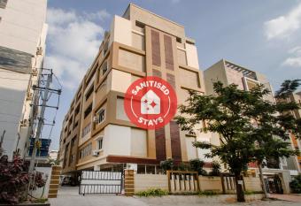 OYO 9968 Srirama Hotels, Kondapur allows 18 year olds to book a room