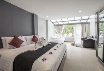 Modern Living Residence has Balcony rooms