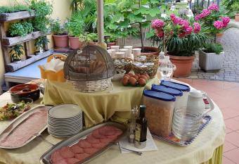 Albergo Natucci allows 18 year olds to book a room