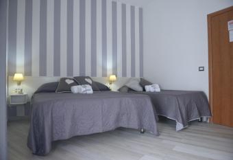 B & B VICTORIA has Balcony rooms