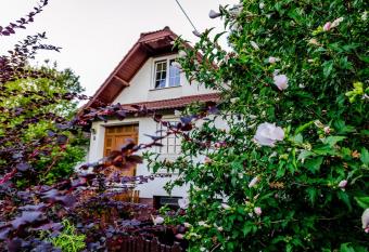 Parkland Inn has Balcony rooms