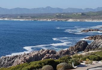 Nietverdiend allows 18 year olds to book a room