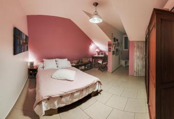 Chambre d H  te Ti coin Tranquille allows 18 year olds to book a room