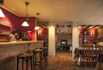 Hotel Deth Pais allows 18 year olds to book a room