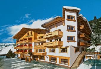 Hotel Olympia has Balcony rooms