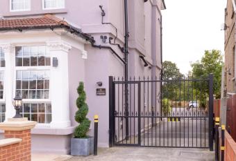 Imperial Guest House Ltd. allows 18 year olds to book a room