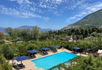 Aristotelis has Balcony rooms