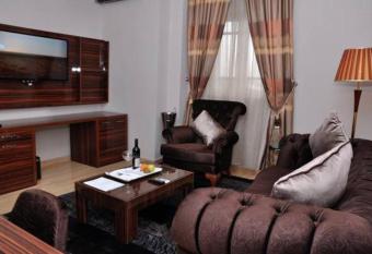 De Edge Hotel Port Harcourt allows 18 year olds to book a room
