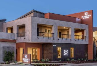 Bluestem Hotel Torrance Los Angeles, an Ascend Collection Hotel has Balcony rooms