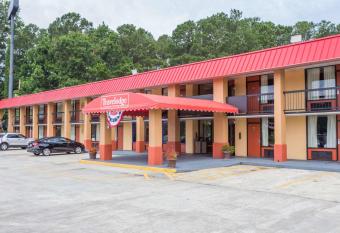 Travelodge by Wyndham Savannah Area/Richmond Hill has Smoking rooms