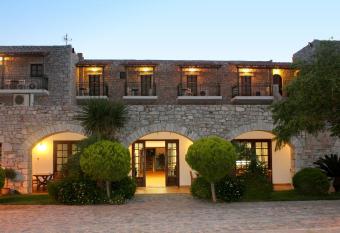 Kastro Maini has Balcony rooms