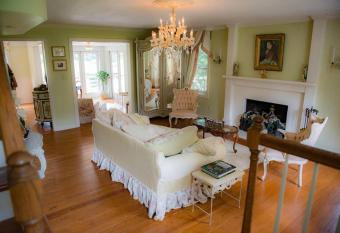 LeFay Cottage at Little Washington has Balcony rooms