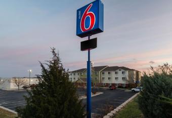 Motel 6-Lincoln, NE allows 18 year olds to book a room