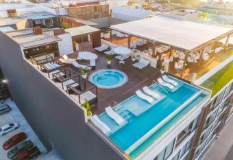 The Fives Downtown Hotel & Residences, Curio Collection by Hilton has rooms with a private hot tub