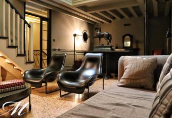 Maison Matilda - Luxury Rooms & Breakfast has Balcony rooms