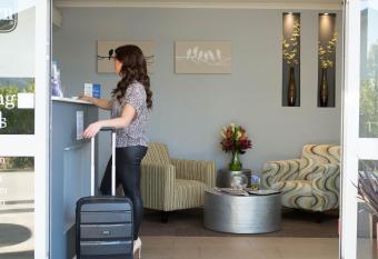 Hunter Gateway Motel allows 18 year olds to book a room