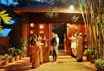 Hoysala Village Resort has rooms with a private hot tub