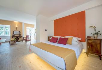 Don Antonino Relais allows 18 year olds to book a room