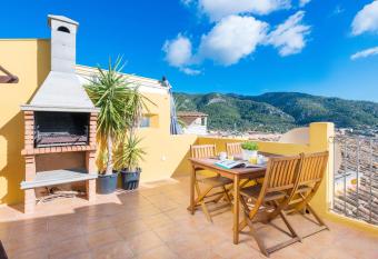 Eliasneil has Balcony rooms