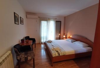 Guesthouse Vukasevic has Balcony rooms