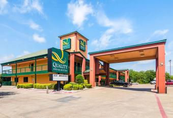 Quality Inn & Suites Garland - East Dallas has Smoking rooms