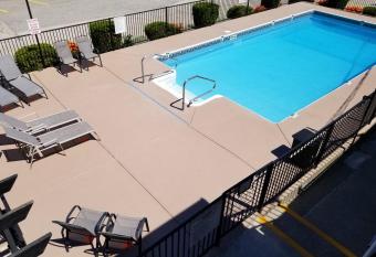 Osoyoos Lakeview Inn & Suites allows 18 year olds to book a room