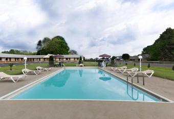 Knights Inn Palmyra/Hershey allows 18 year olds to book a room