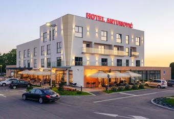 Antunovi   Hotel East has Balcony rooms