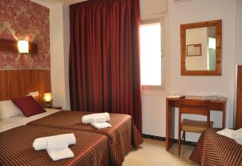 Pensi  n El Amigo has Balcony rooms