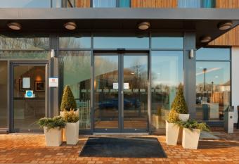 Holiday Inn Express Cambridge Duxford M11 Jct 10, an IHG Hotel allows 18 year olds to book a room