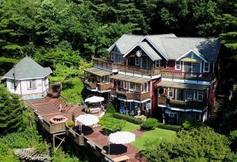 Violin Pension has Balcony rooms