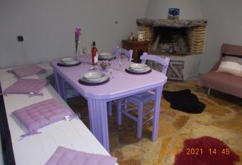 Carmen maisonette has Smoking rooms