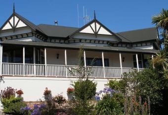 Nelson Heights Bed & Breakfast allows 18 year olds to book a room