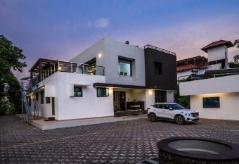 Nadhiyoram River Retreat has Balcony rooms